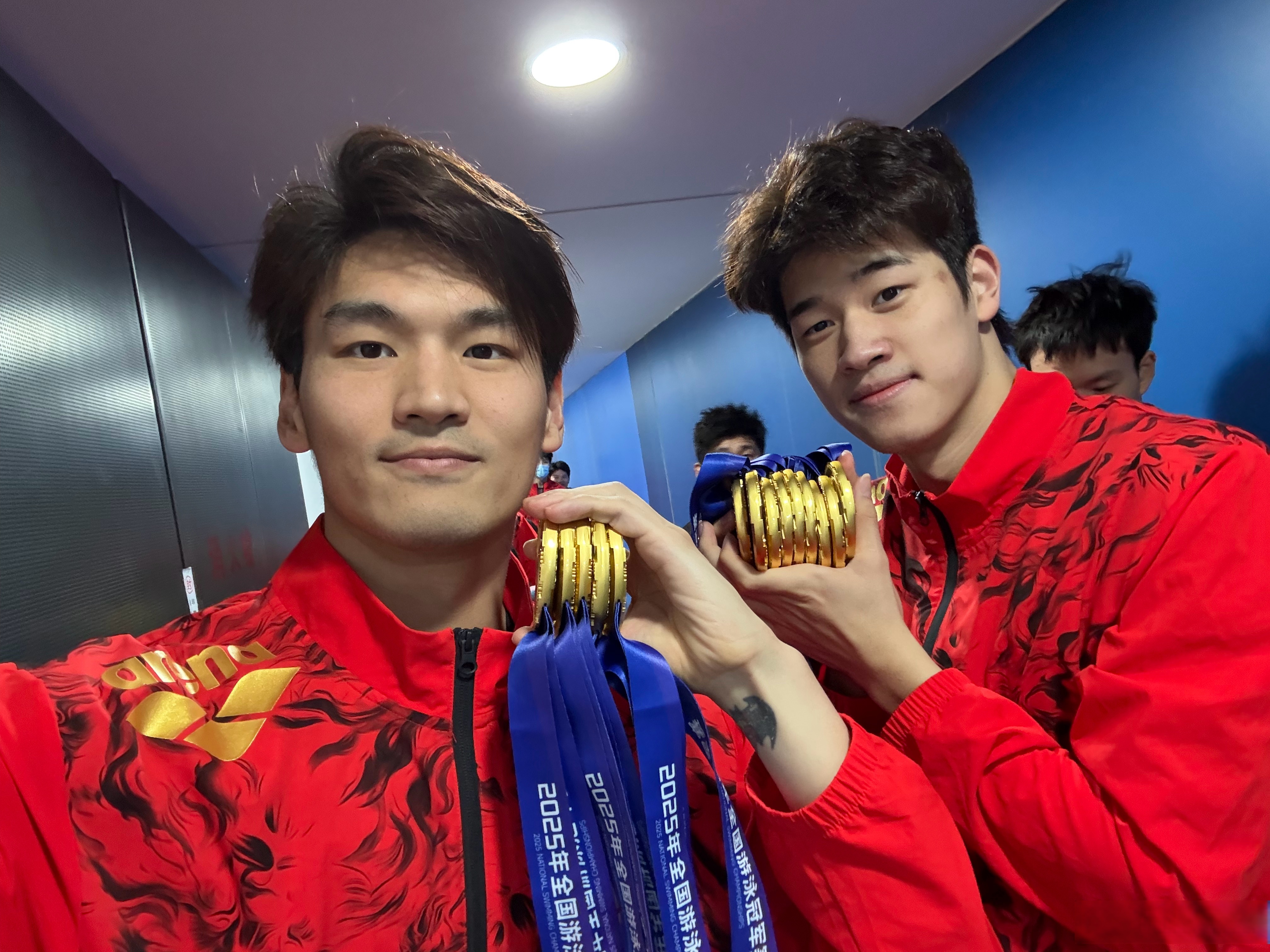 九游娱乐-包含浙江队发布备战花絮；赛前手感冰凉；欧超杯任务艰巨；球队文化再被提及的词条